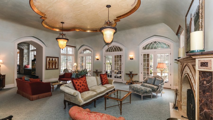 9275 Cunningham Living