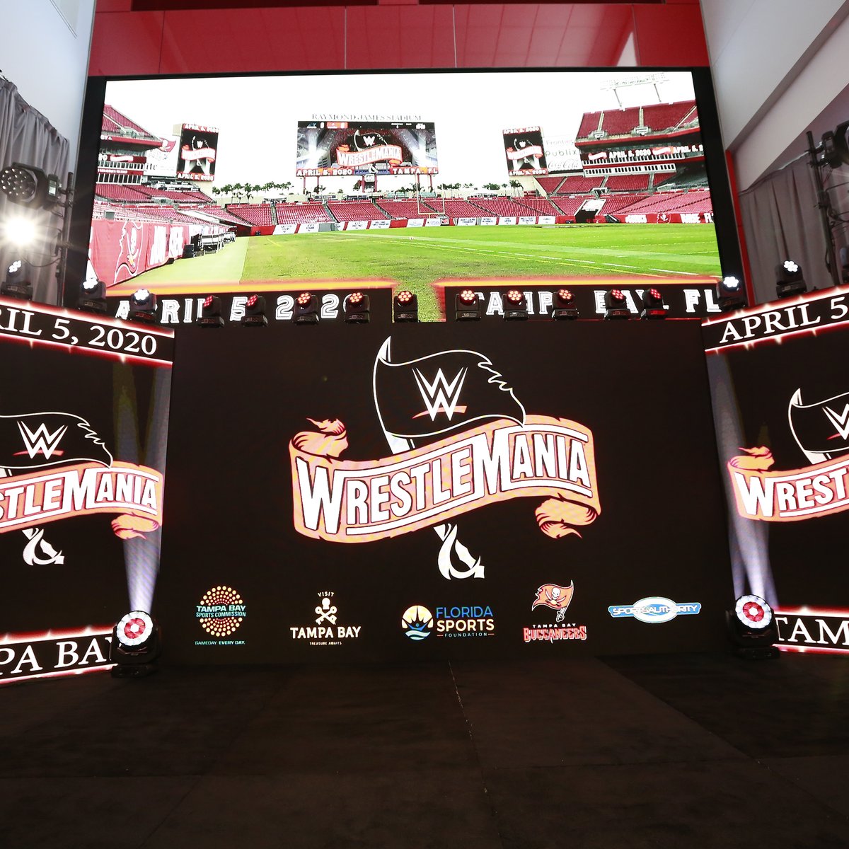 Raymond James Stadium, Pro Wrestling