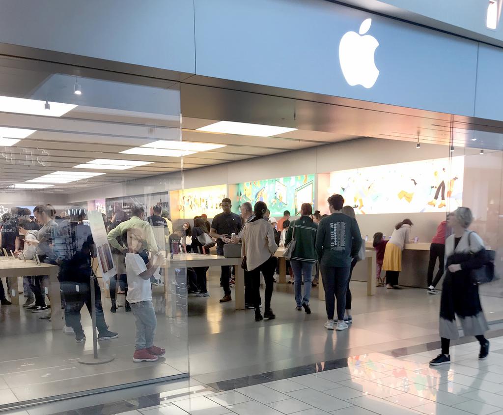 Apple To Close Stonebriar, Willow Bend Locations; Will Open New