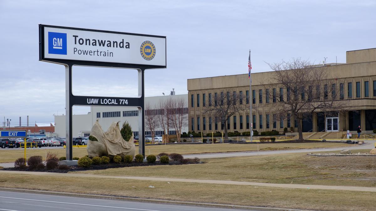 Gm Tonawanda Plant Scores 70 Million To Support Heavy Duty Engine Line Buffalo Business First 3984