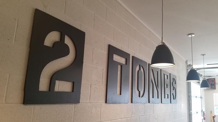 2-tones-wall-dje*750xx4032-2268-0-378.jp