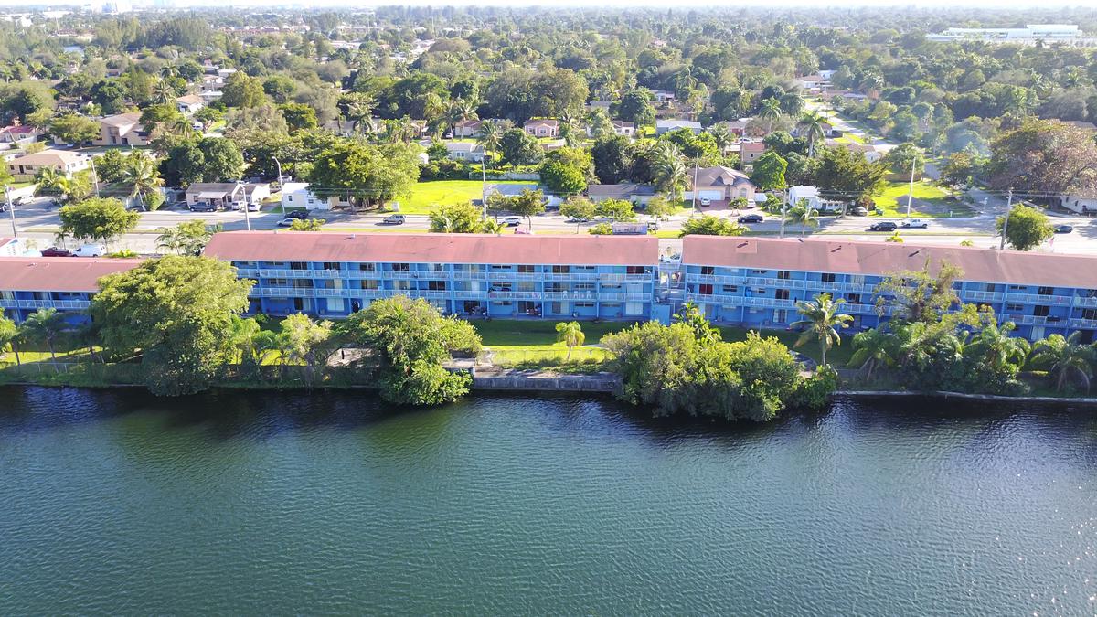Silver Blue Lake Apartments In Miami Dade County Sold South Florida Business Journal