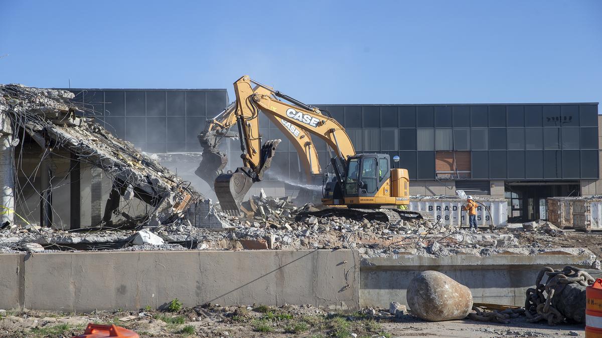 Demolition begins on old Wichita airport terminal - Wichita Business ...