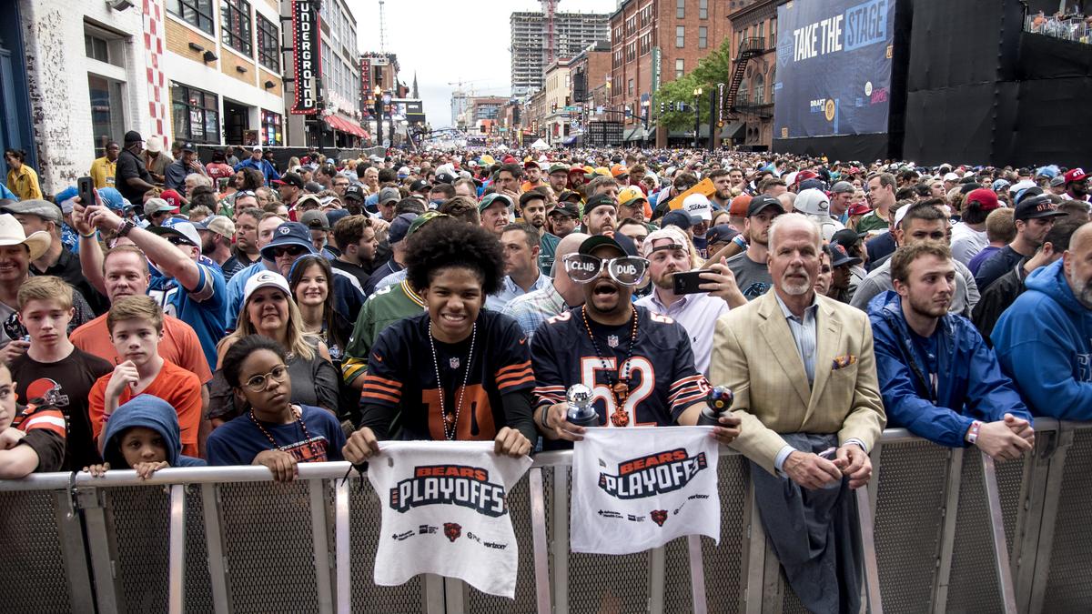 Chicago Bears brave heavy rain, flooded field in game against 49ers