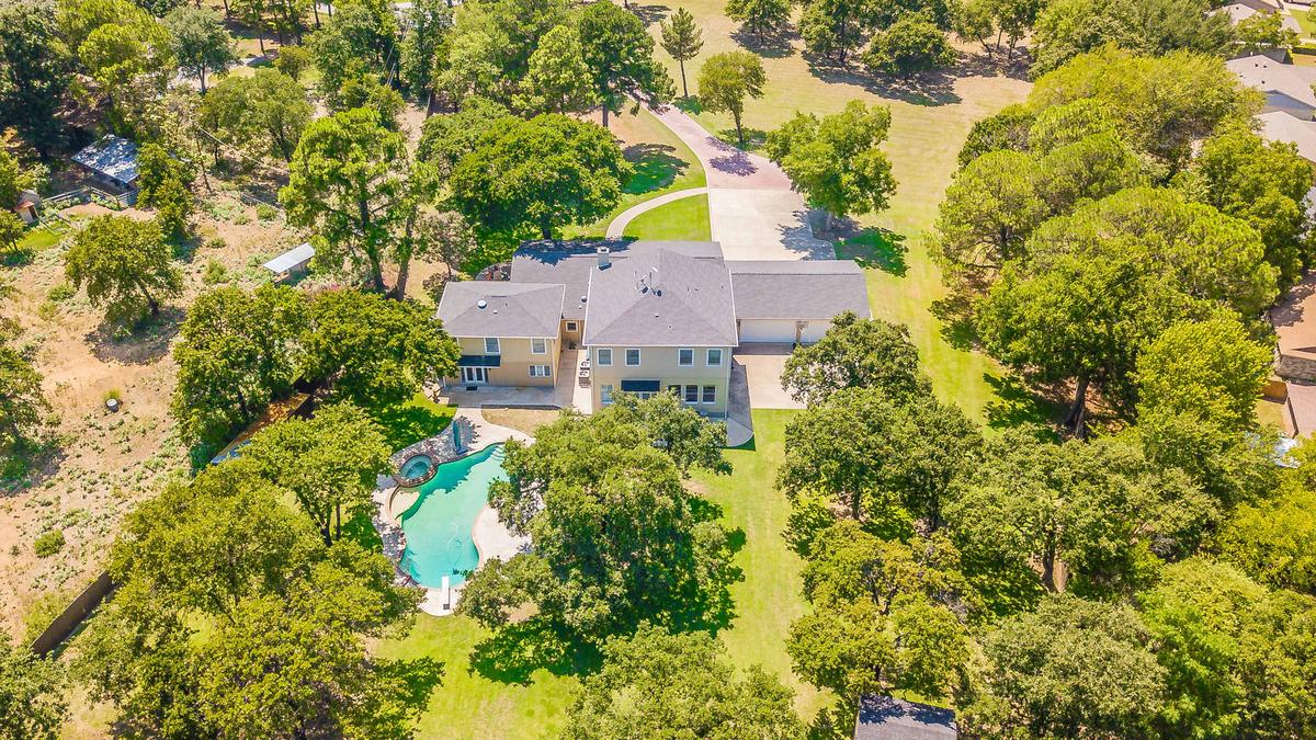 5bedroom MidCities estate heading to auction block 5615 Quail Lane