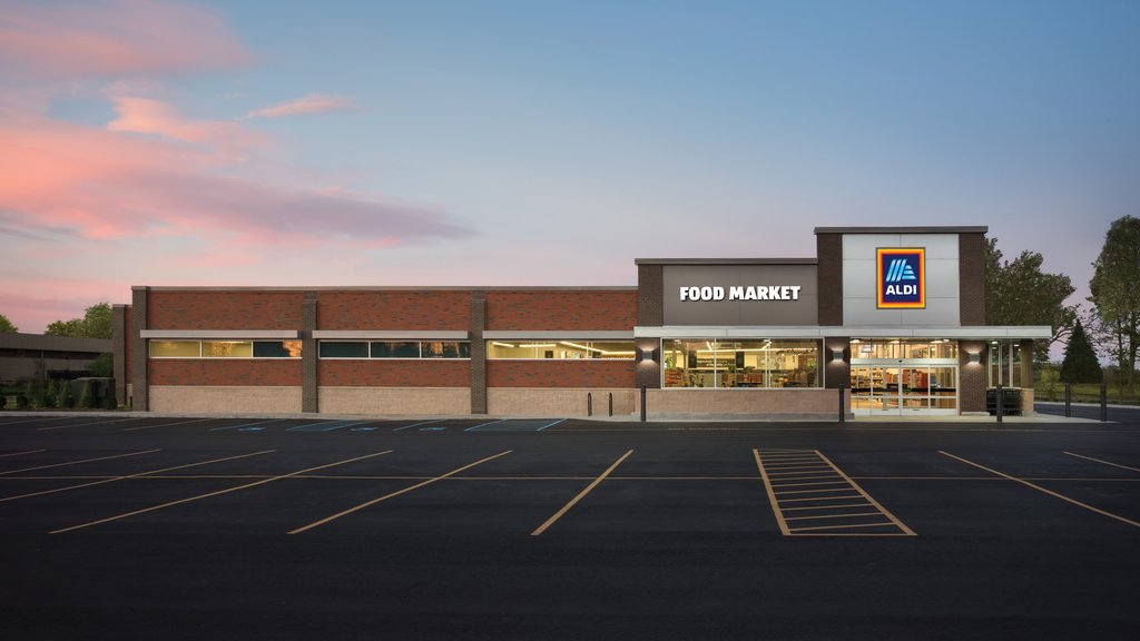 Legends Outlets opens new barbecue, seafood restaurants