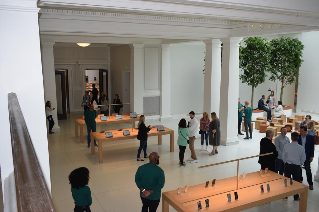 File:Apple Flagship Store at Westfield Valley Fair, San Jose