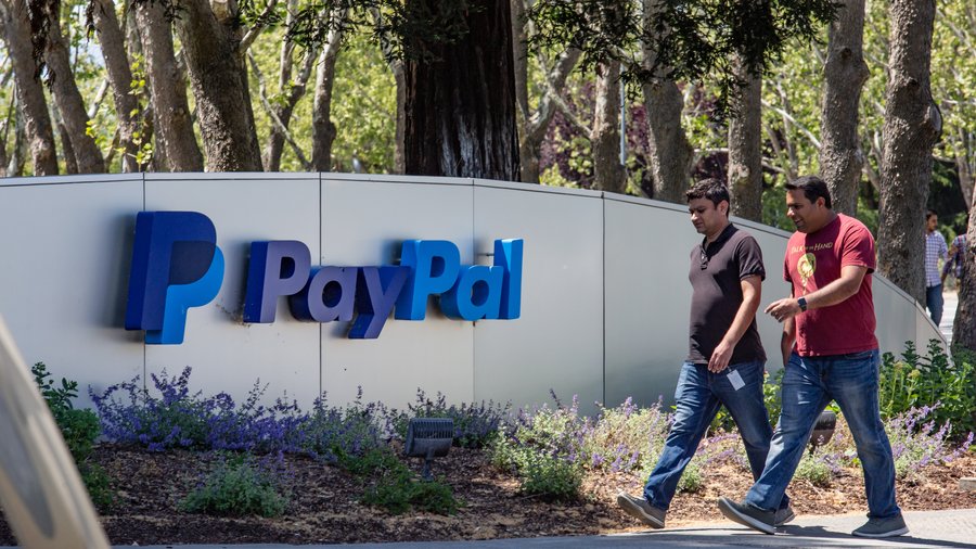 PayPal makes deal with GoPay, first foreign payment platform to