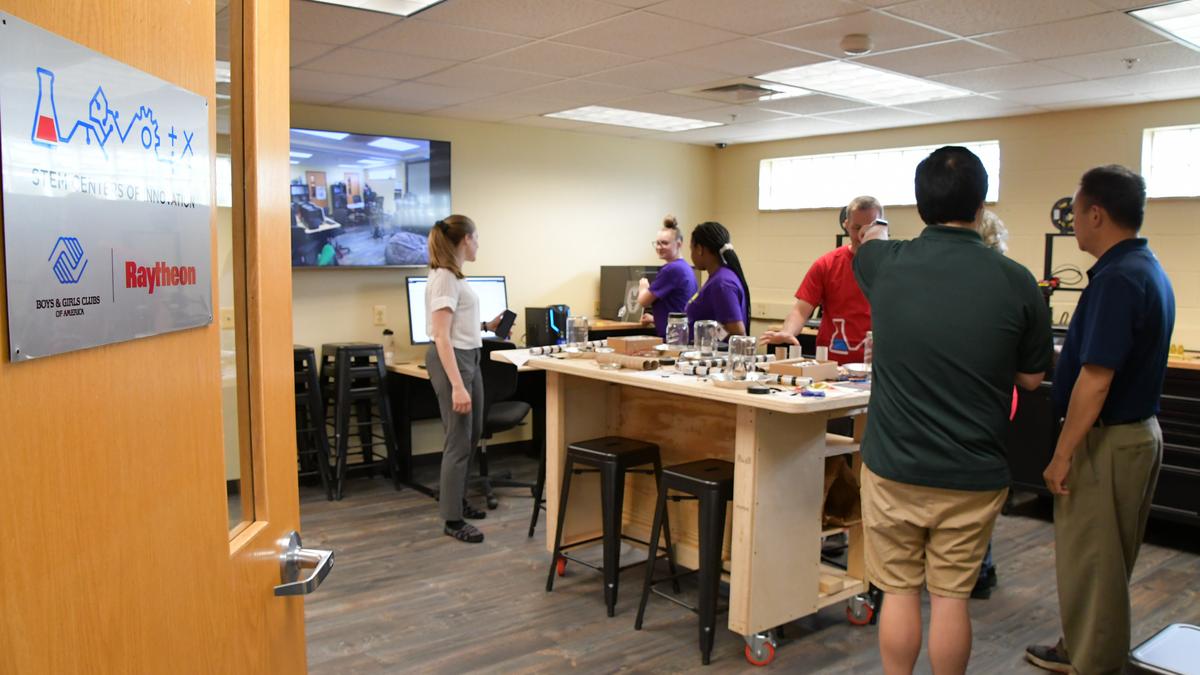 Fort Meade Youth Center Opens New Stem Innovation Space