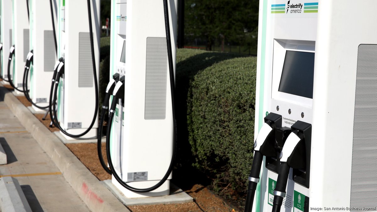 ComEd offers special rates for Illinois businesses with EV charging ...