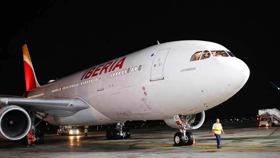 Iberia app measures your luggage, tells you if it qualifies as carryon