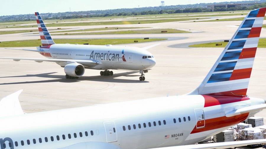 American Airlines extends life of some aircraft amid issues from both