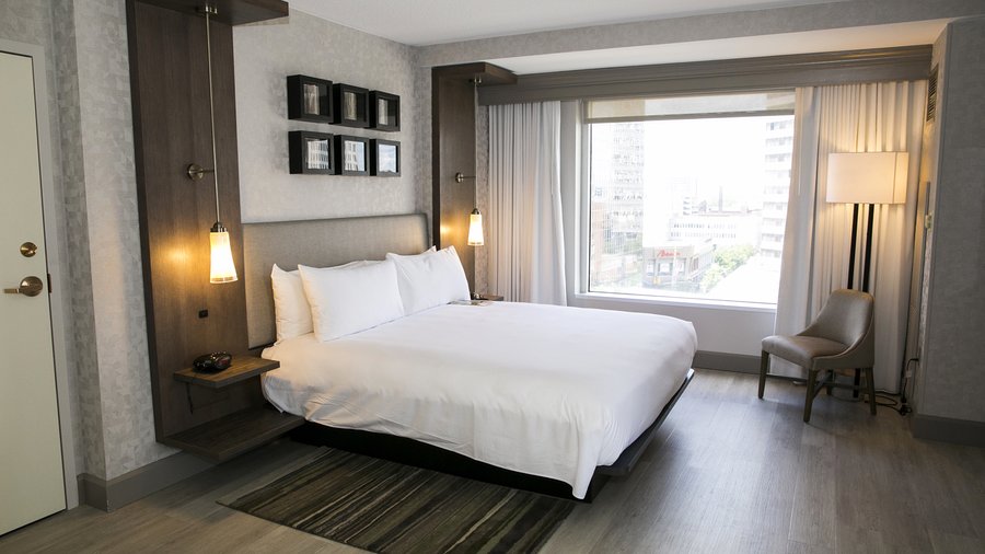 https://media.bizj.us/view/img/11317584/marriott-renovations017*900xx3600-2025-0-174.jpg