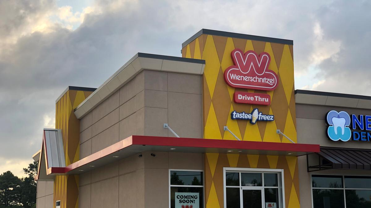 Wienerschnitzel Wants To Open In Wisconsin New Cafe In Milwaukee Quick Bites Milwaukee Business Journal