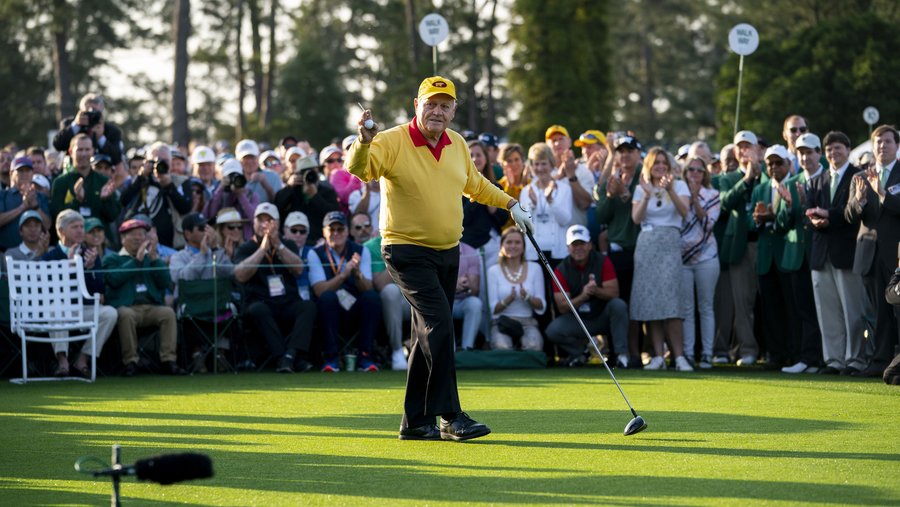 Brett Favre meets super fan during the AmFam Champ Celebrity Foursome