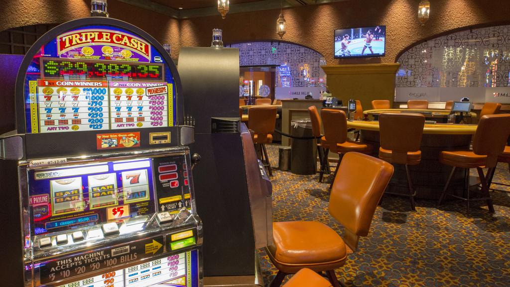 Missouri will keep casinos closed longer - Kansas City Business ...