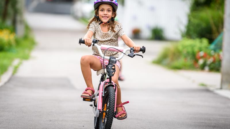 kids riding cycle