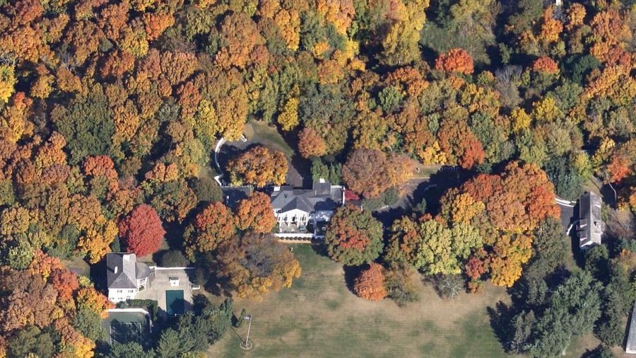 Late entrepreneur Irwin Jacobs' estate on Lake listed for