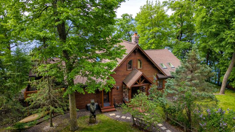 Log Cabin On Western Wisconsin S Red Cedar Lake Listed For 1