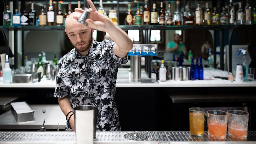 Cincinnati cocktail bar Comfort Station closes, space for lease