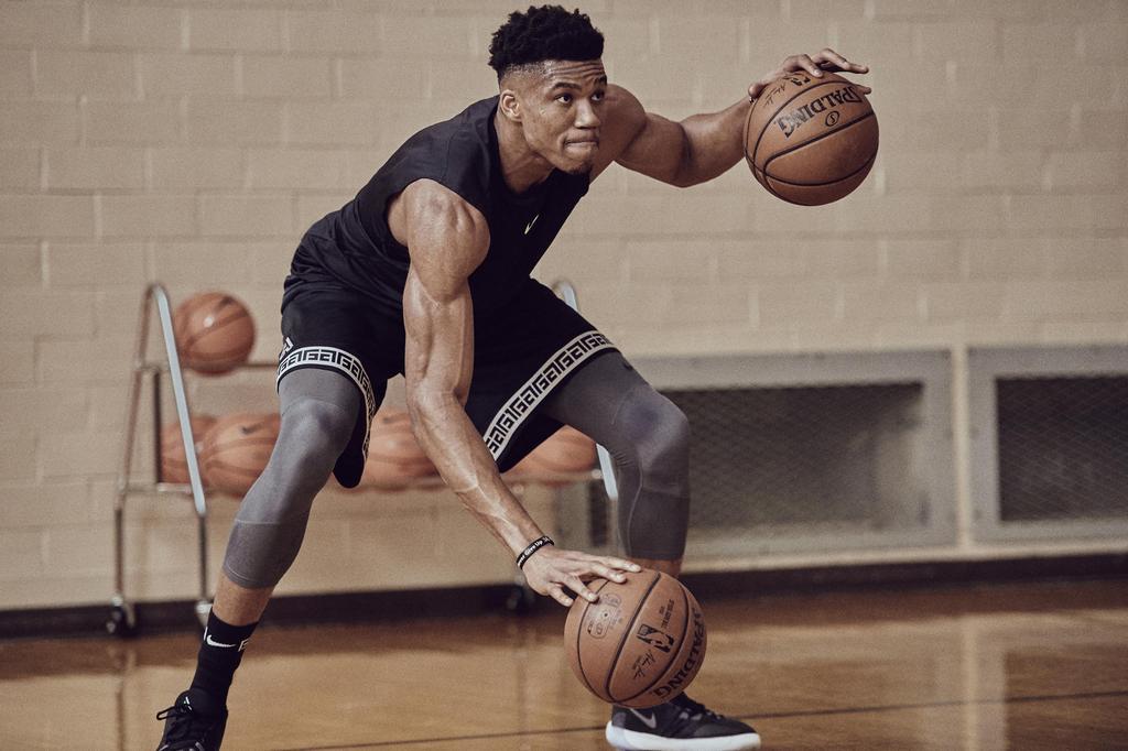 Giannis antetokounmpo first hot sale signature shoe