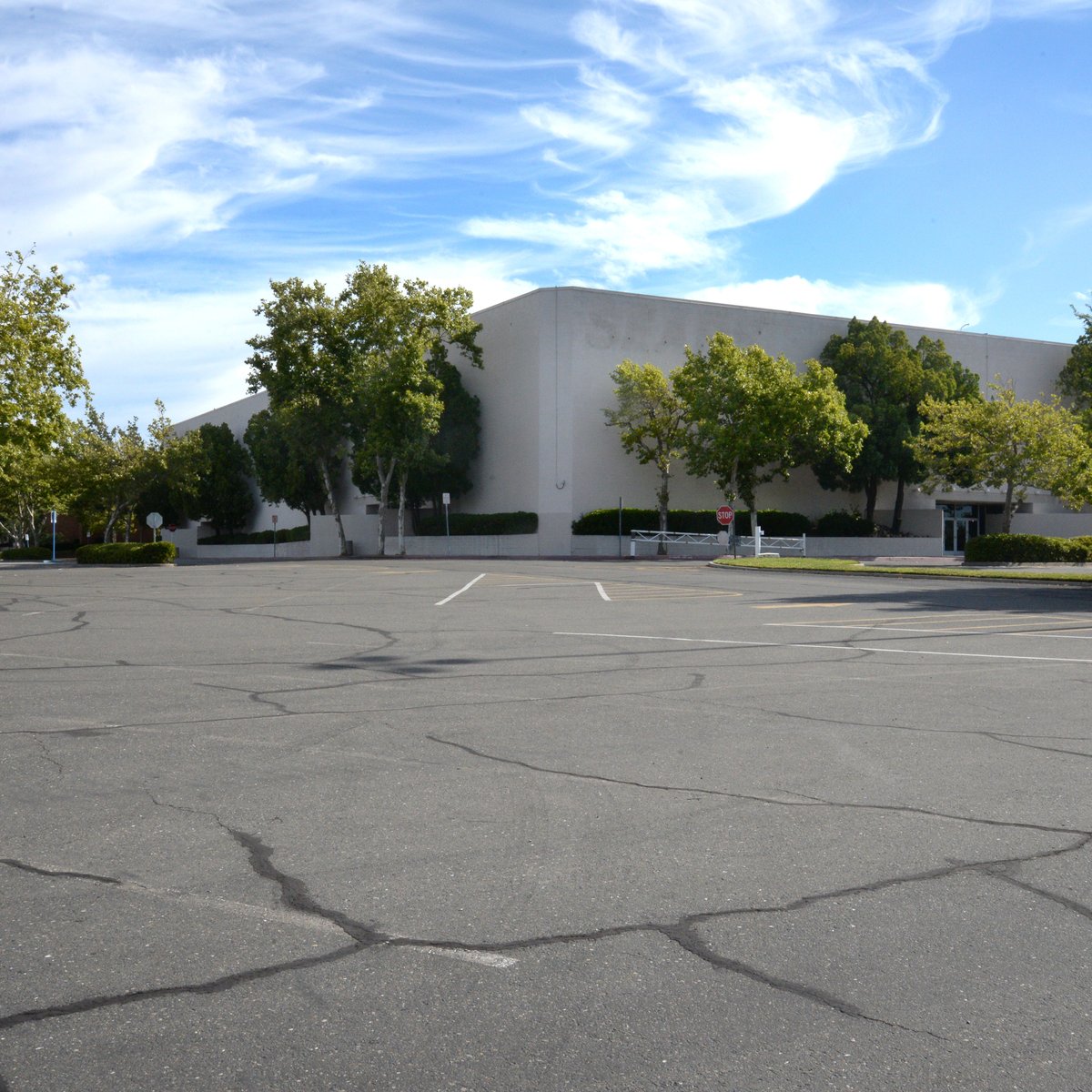 Upscale retailer Hermès moving into ex-Sears site at Canoga Park's