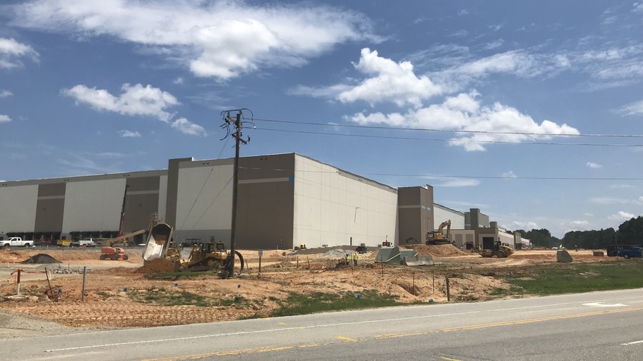 A look inside Amazon's (NAS AMZN) massive, 1,500job distribution hub