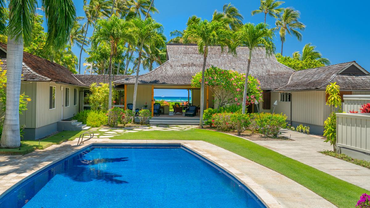 Beachfront Kahala estate, one of Hawaii architect Vladimir Ossipoff's