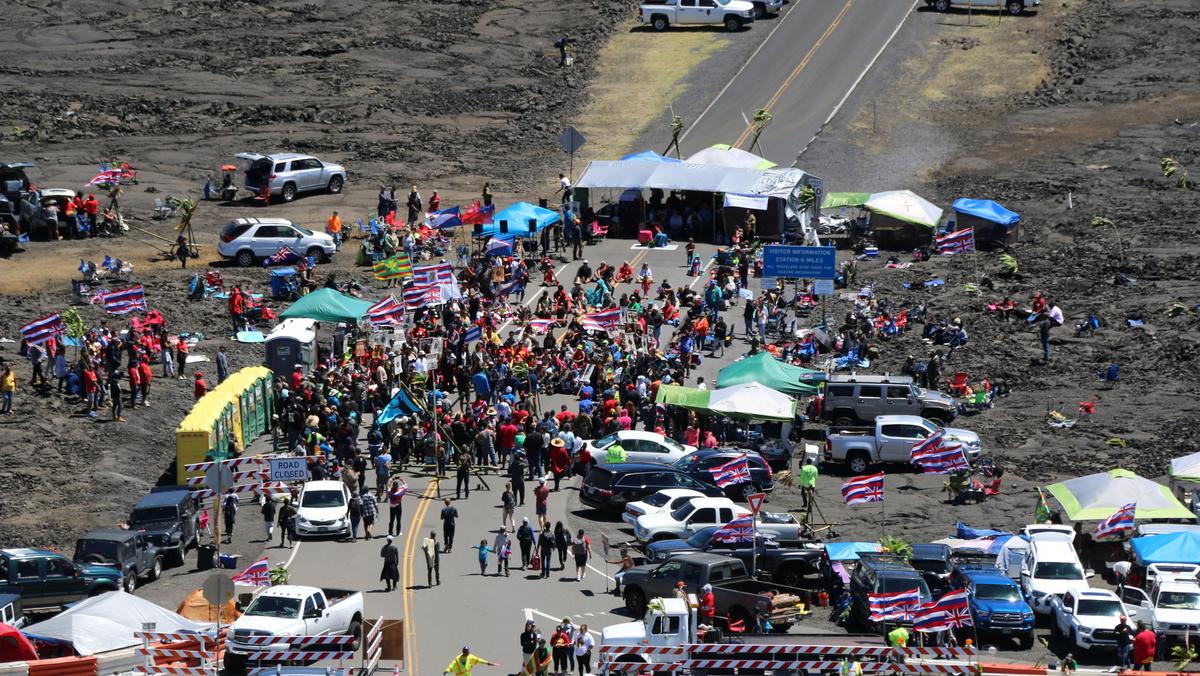 Protesters block observatory scientists from entering Mauna Kea amid Thirty Meter Telescope