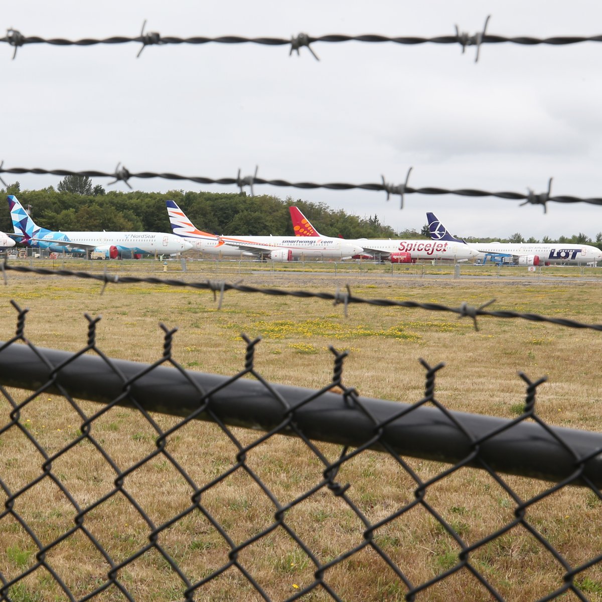 新品FENCE OF DEFENSE REUNITED&STARTINGOVER 737-maxs-sit-at-paine-field-