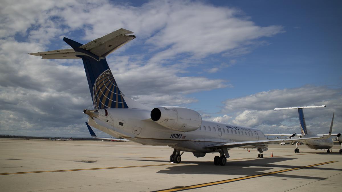 United Airlines regional carrier boosting signing payout for pilots ...