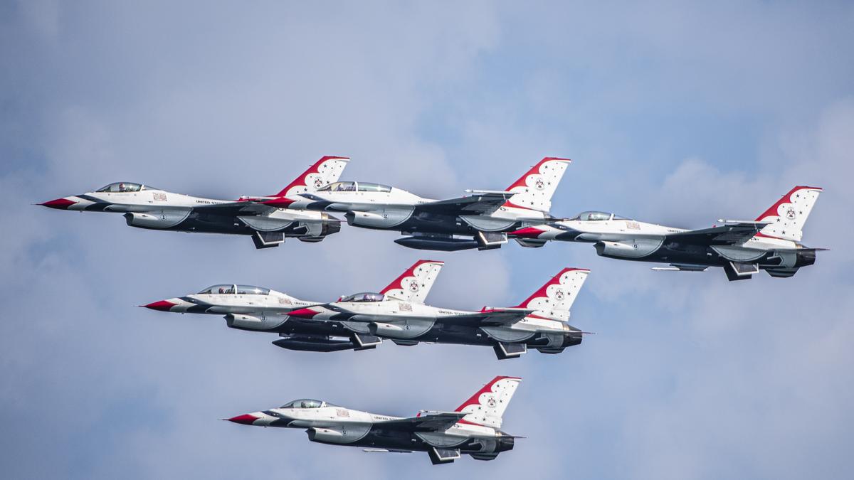 See Air Force Thunderbirds up close during Milwaukee Air & Water Show