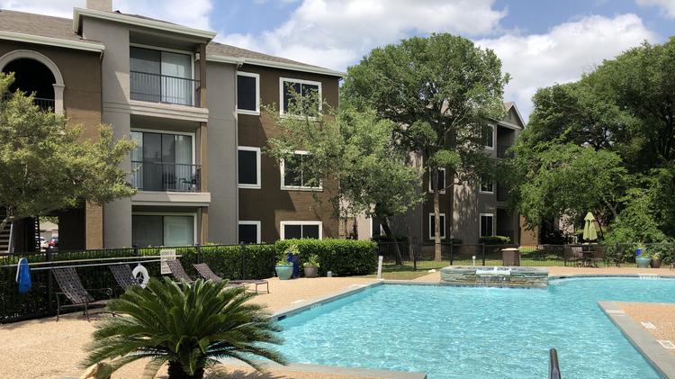 Chicago Based Waterton Associates Buys 950 Austin Apartments