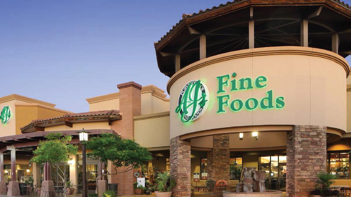 Deals of the week: Scottsdale shopping center fetches $16 million
