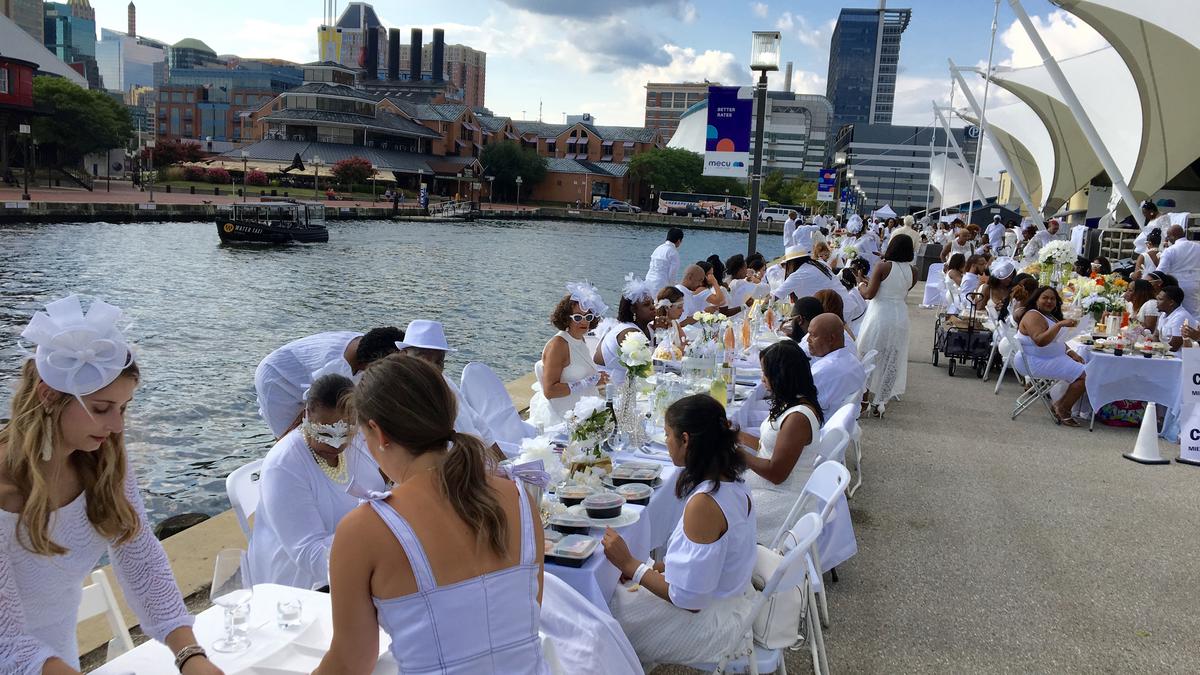 Diner En Blanc draws 1,900 guests, dressed all in white, for waterfront