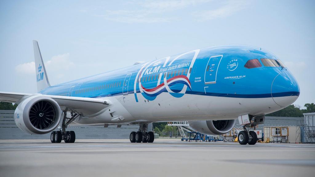 Boeing Commercial Airplanes Extends 777 300 Er Line In
