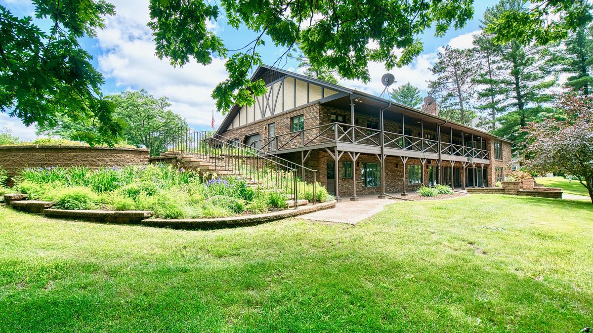 1 4m Amery Wisconsin Lake Cabin On Market For First Time Since