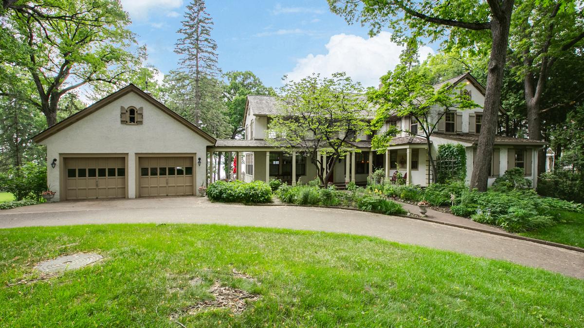 'One of the last great estates on White Bear Lake' can be yours for 2.