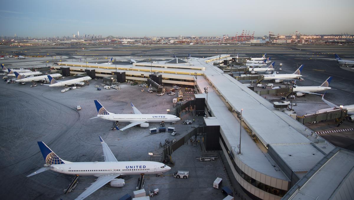 United Airlines steps up efforts to ease congestion at Newark-Liberty ...