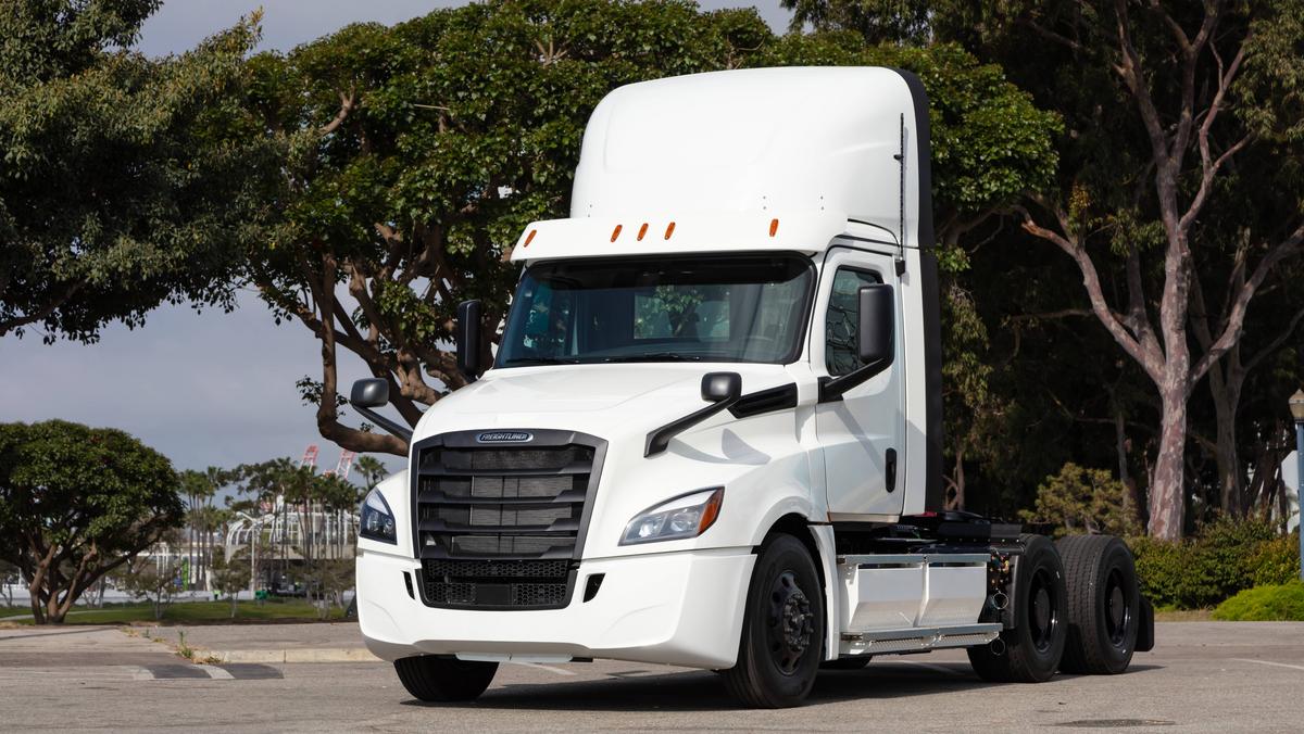 Daimler finishes work on two Freightliner eCascadia battery electric ...