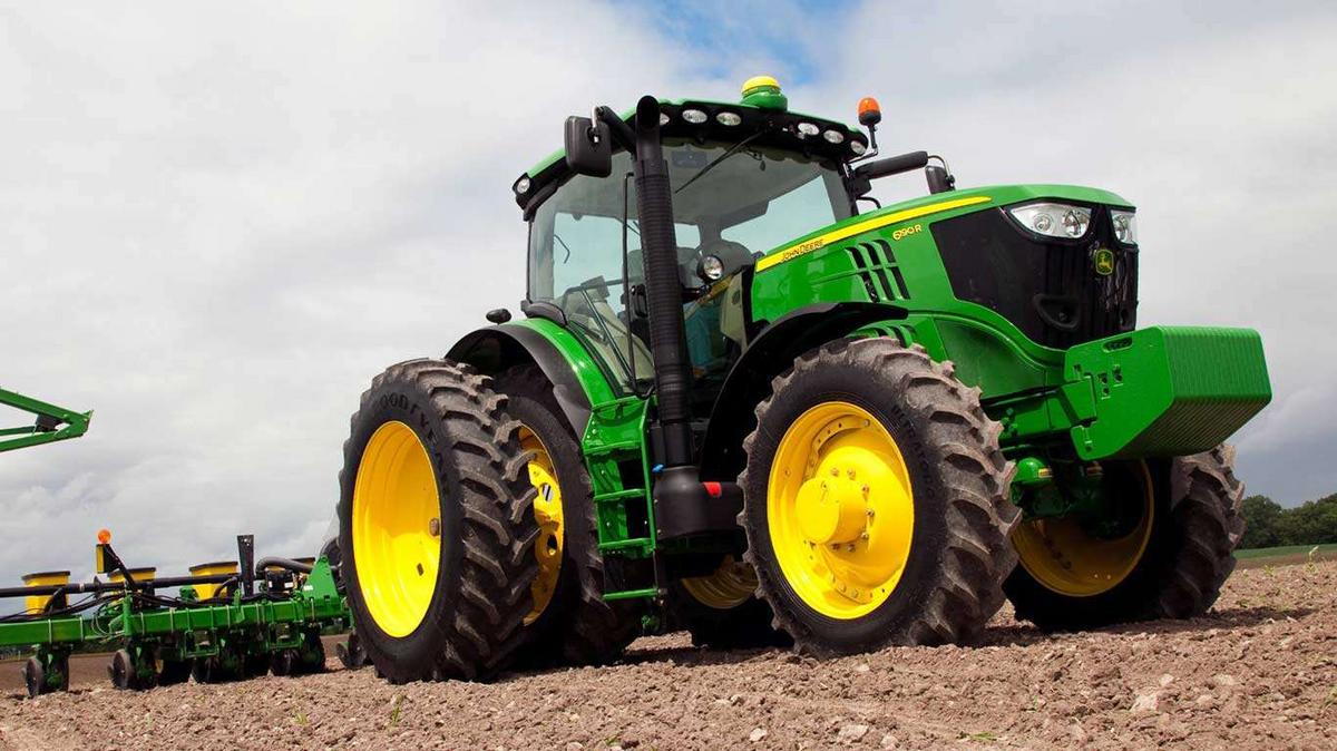 Deere laying off salaried employees; Q3 results best expectations