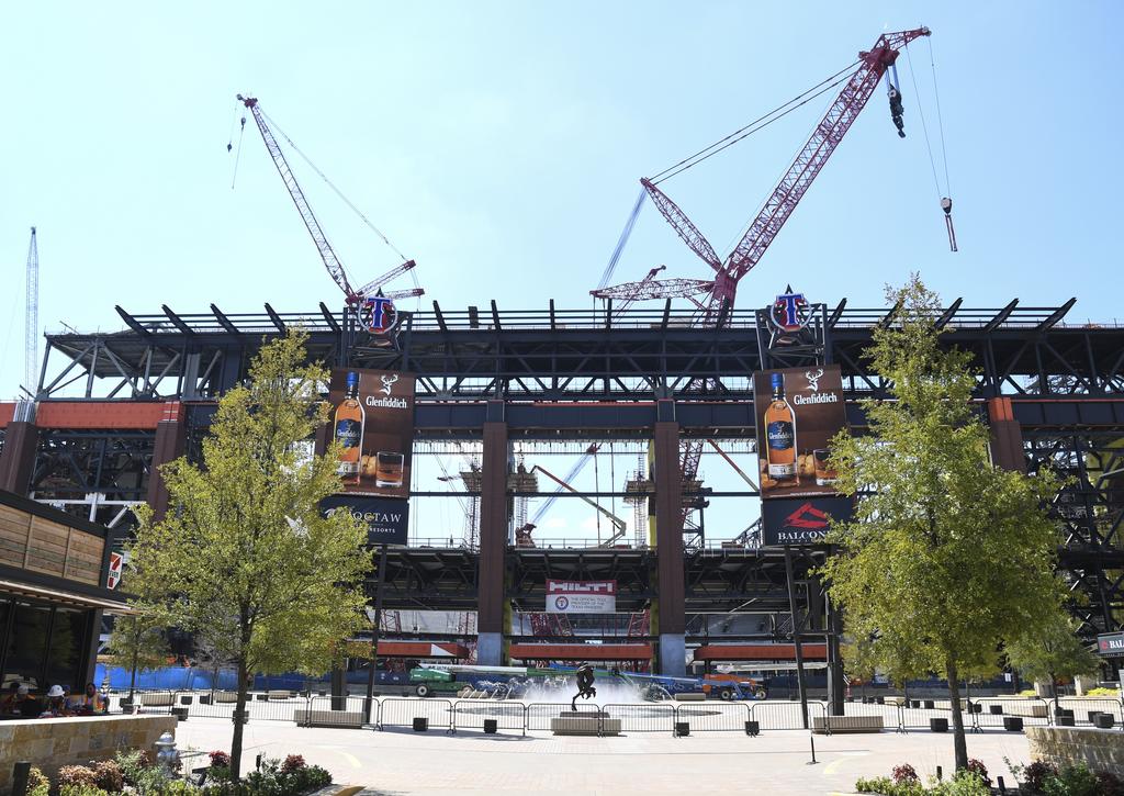 Texas Rangers plan $1B retractable-roof stadium