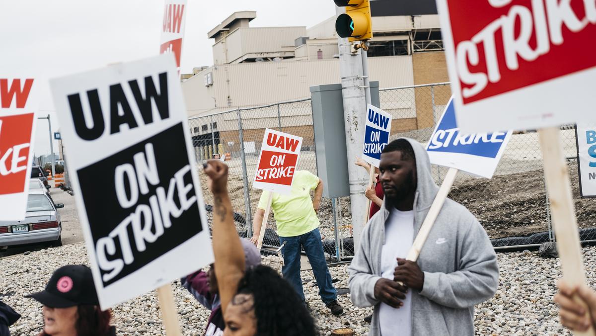 UAW reaches tentative deal with GM amid labor strike Louisville