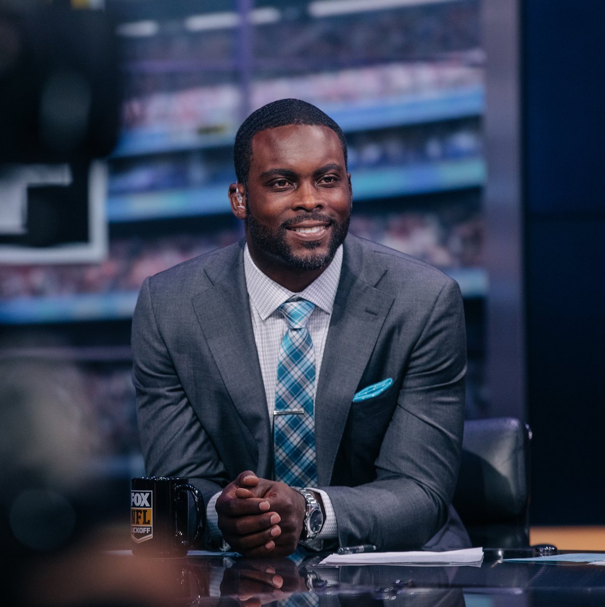 Michael Vick: Biography, NFL Quarterback, Fox Sports Commentator