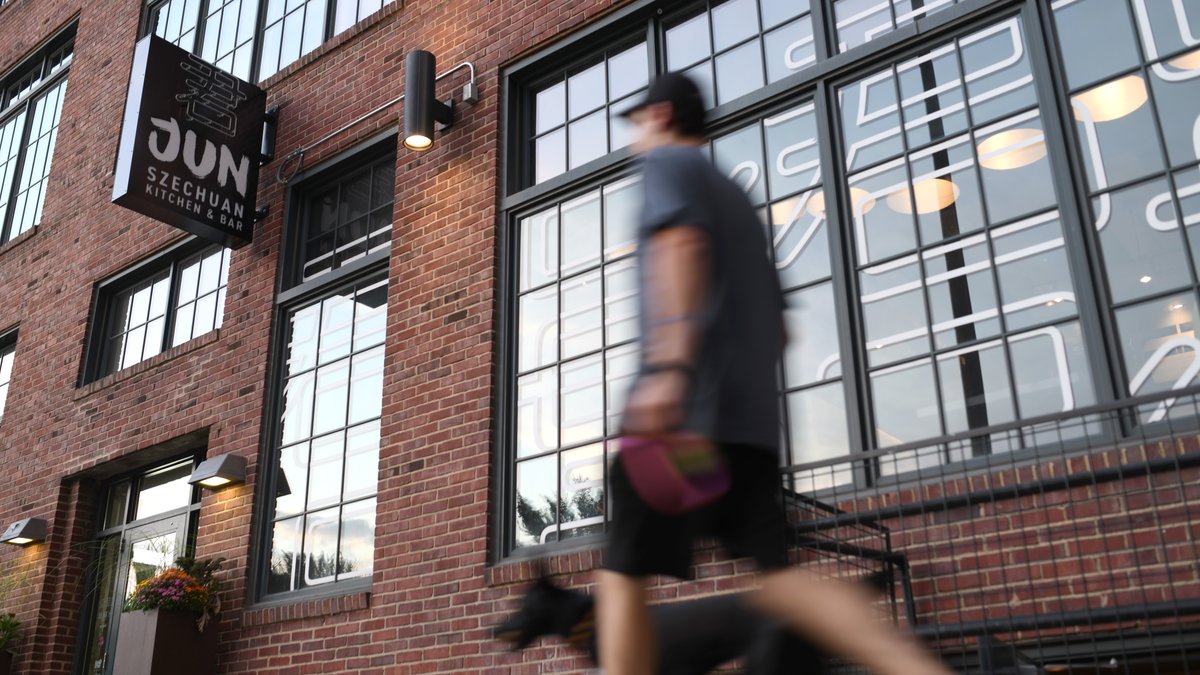 Hot Spots With Jun's reopening, the North Loop gets its neighborhood