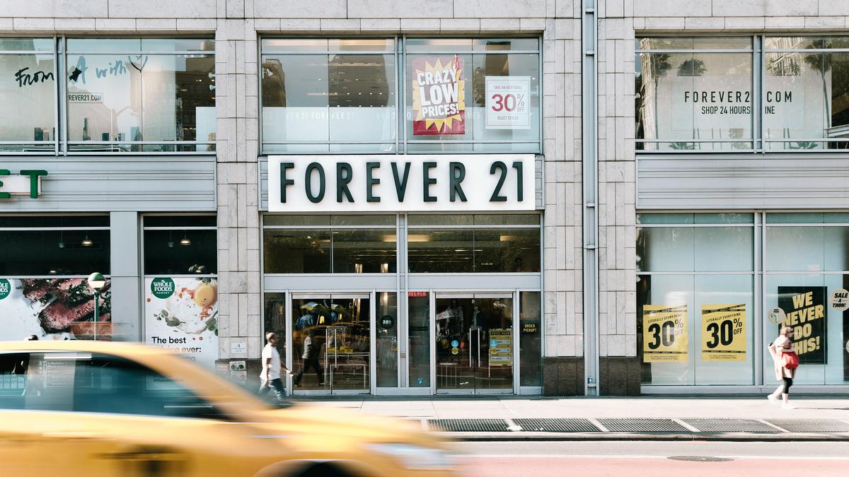 Forever 21 é adquirida por proprietários de shopping centers e Authentic  Brands Group