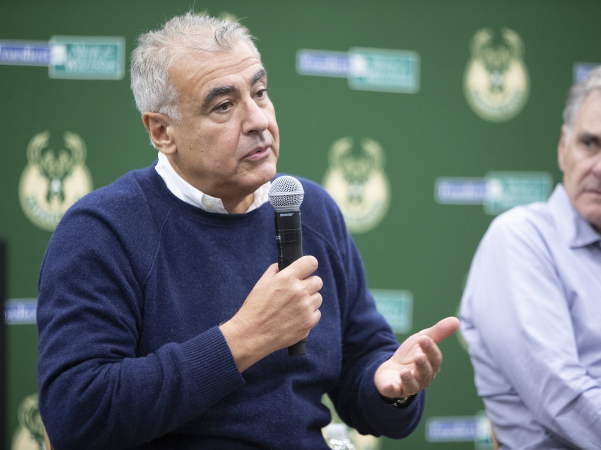 Report: Browns' Jimmy, Dee Haslam Buy Marc Lasry's Bucks Stake at