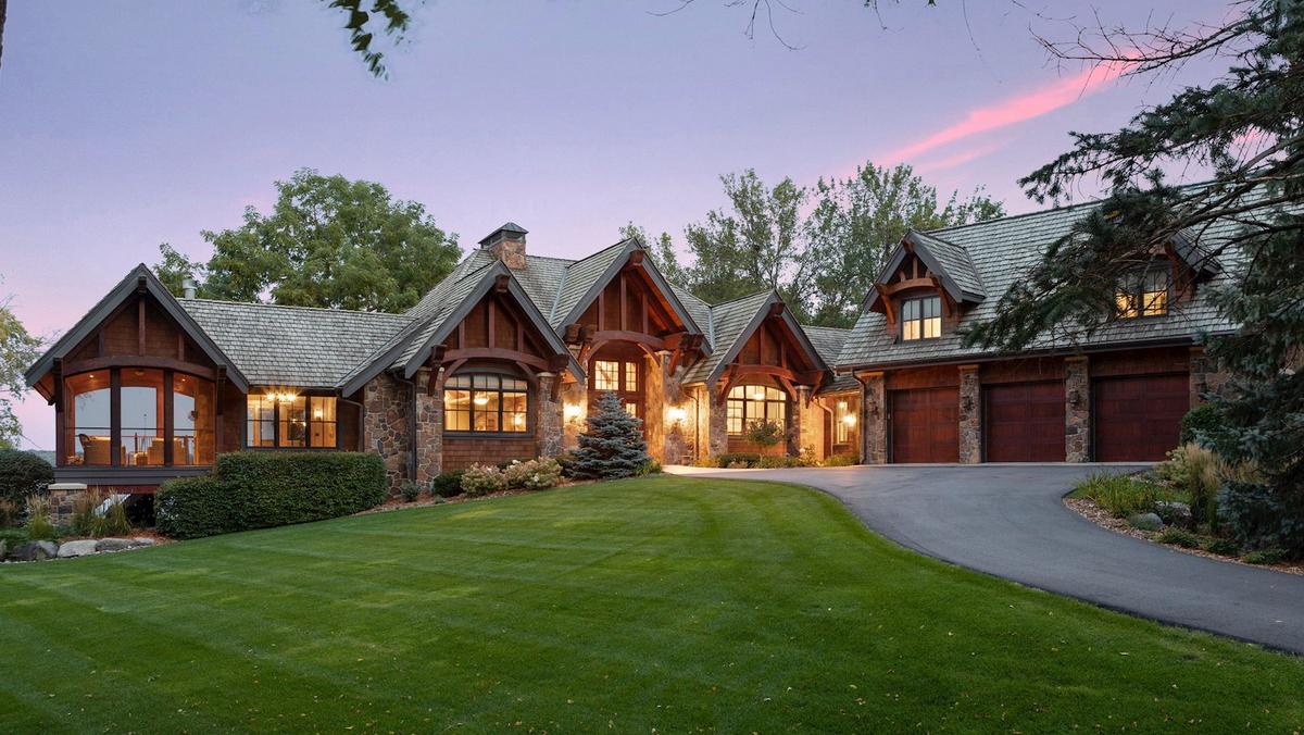 Minnesota Wild player Zach Parise's $4.7 million home, with its own ice ...