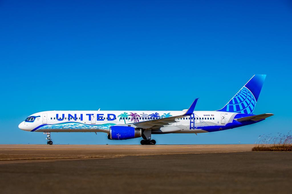 united-airlines-her-art-here-