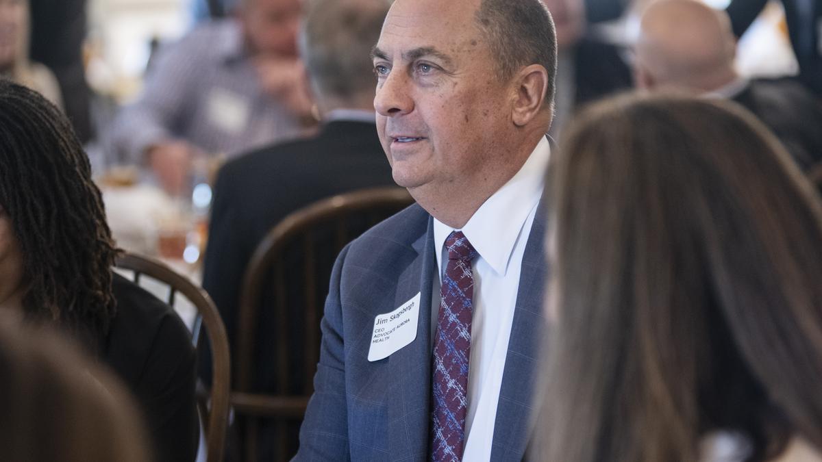 Facing thousands of job openings, Advocate Aurora hikes minimum pay to